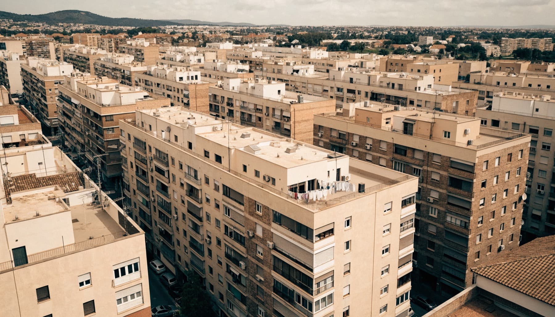 Tejados de bloques de vivienda del área metropolitana de Barcelona